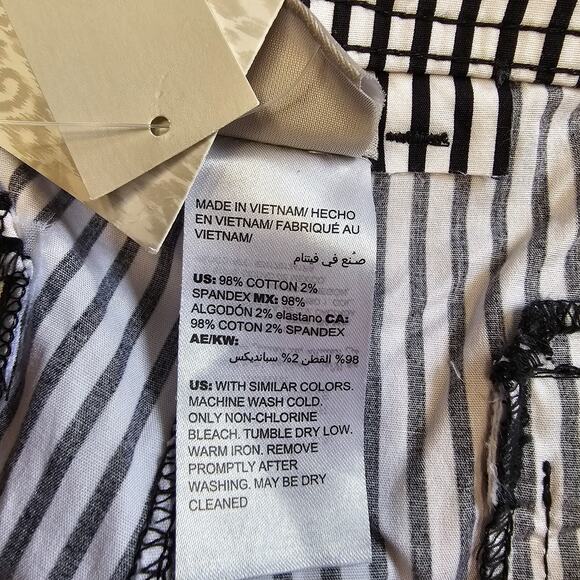 Chicos Women's size 1 mid-rise white black striped crop chino - Picture 6 of 9